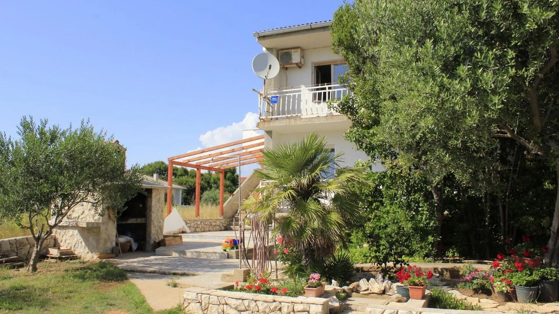 Apartments Branko Povljana