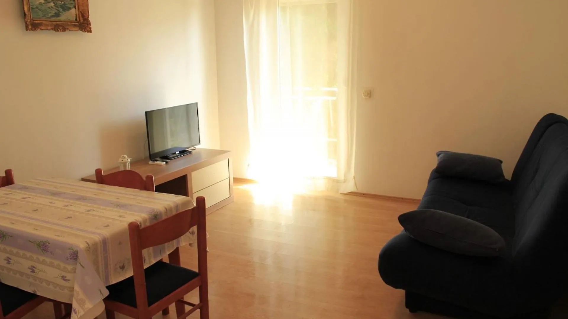 Apartments Branko Povljana 0*,
